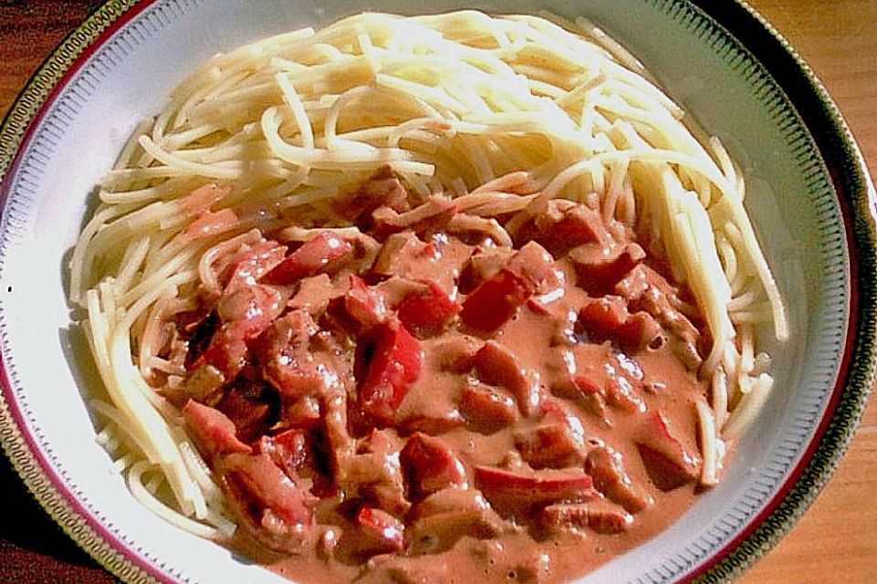 Nudeln mit Paprika-Sahnesauce