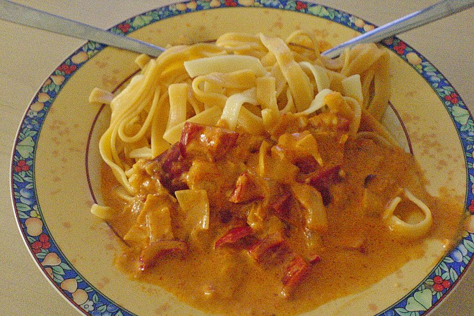 Nudeln mit Paprika-Sahnesauce