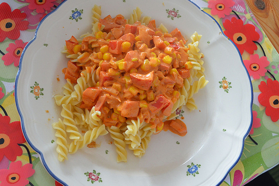 Nudeln mit Paprika-Sahnesauce