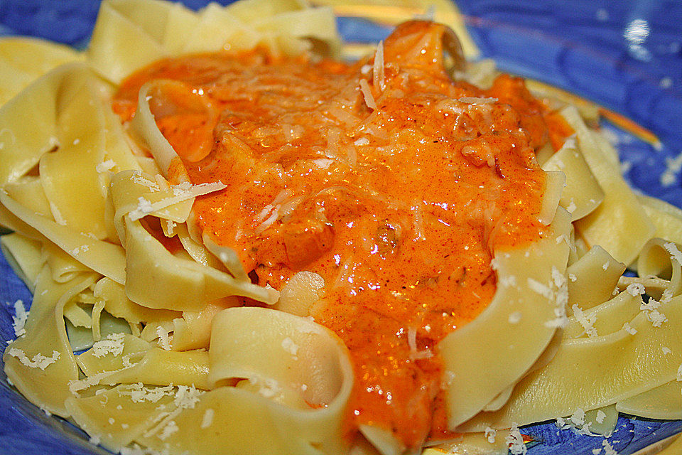 Nudeln mit Paprika-Sahnesauce