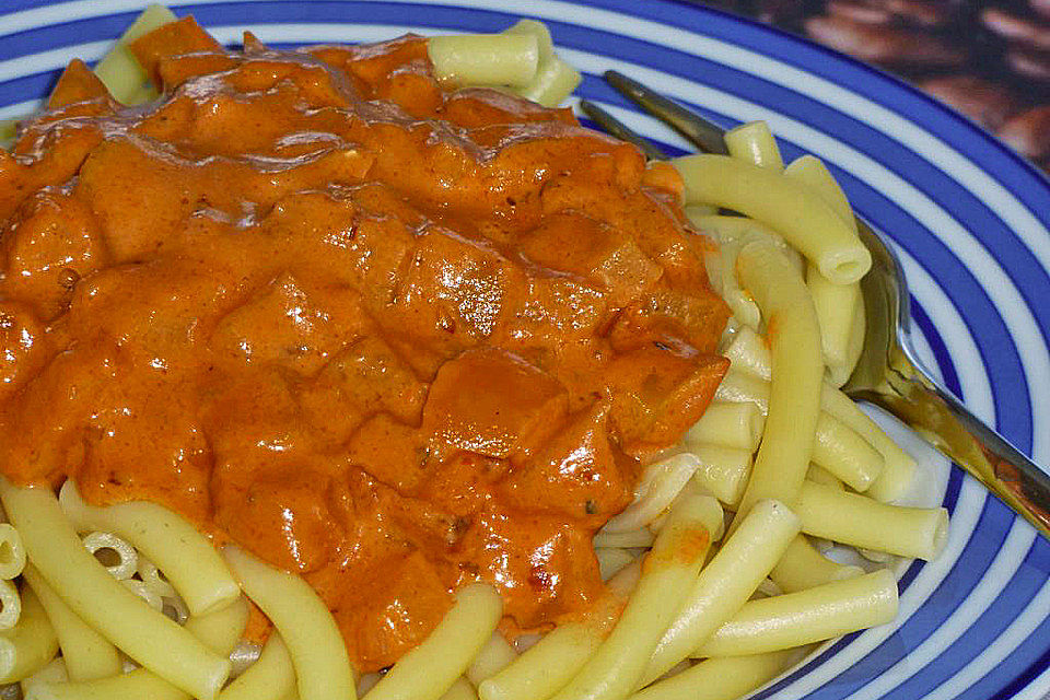 Nudeln mit Paprika-Sahnesauce