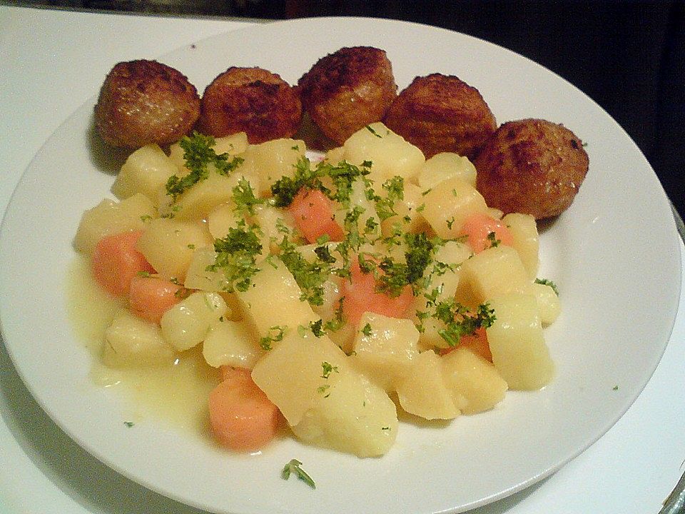 Hackbällchen auf Steckrübengemüse von bornblond| Chefkoch Hackbällchen auf Steckrübengemüse von bornblond| Chefkoch