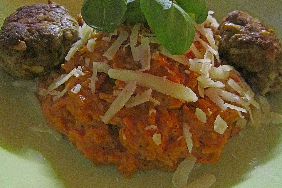 Hackfleischbällchen in Tomatensoße mit Reis