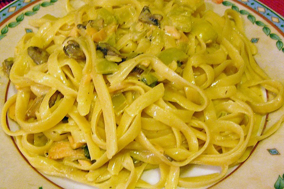 Tagliatelle mit Lachs - Safran - Sahne - Sauce