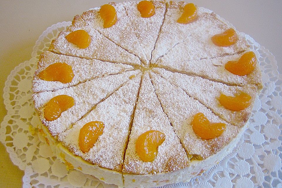 Quark - Sahne - Torte mit Mandarinen (gedeckt)