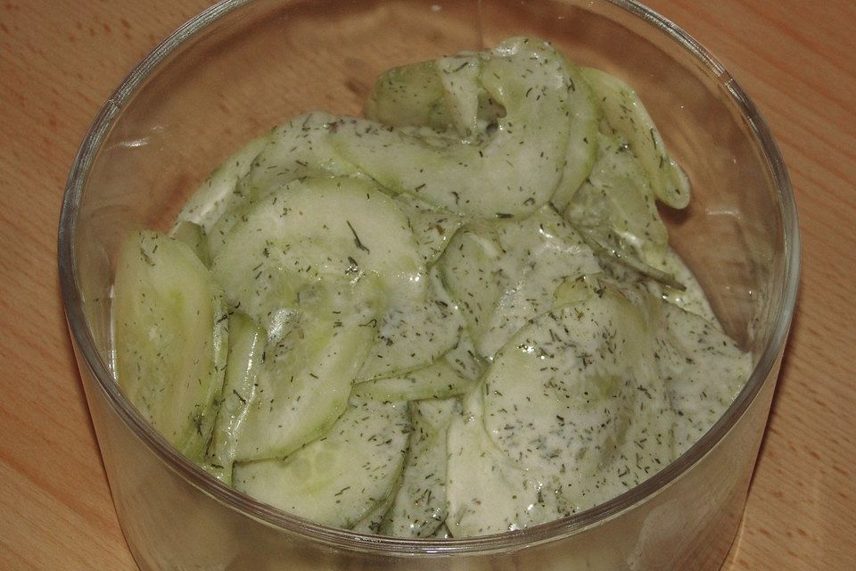 Gurkensalat mit Dill