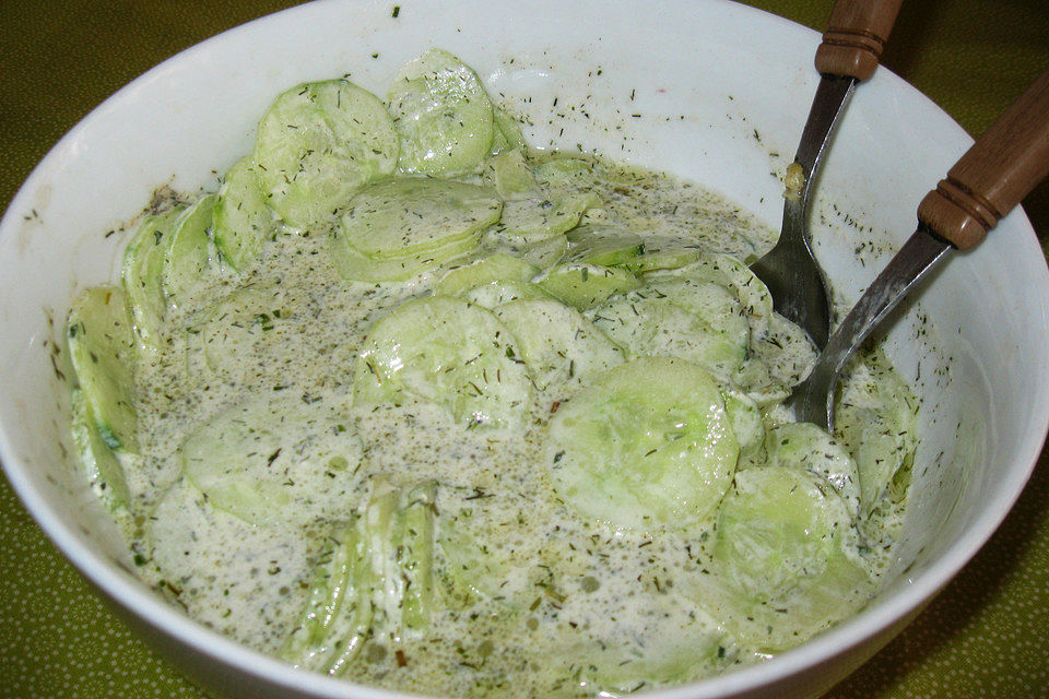 Gurkensalat mit Dill