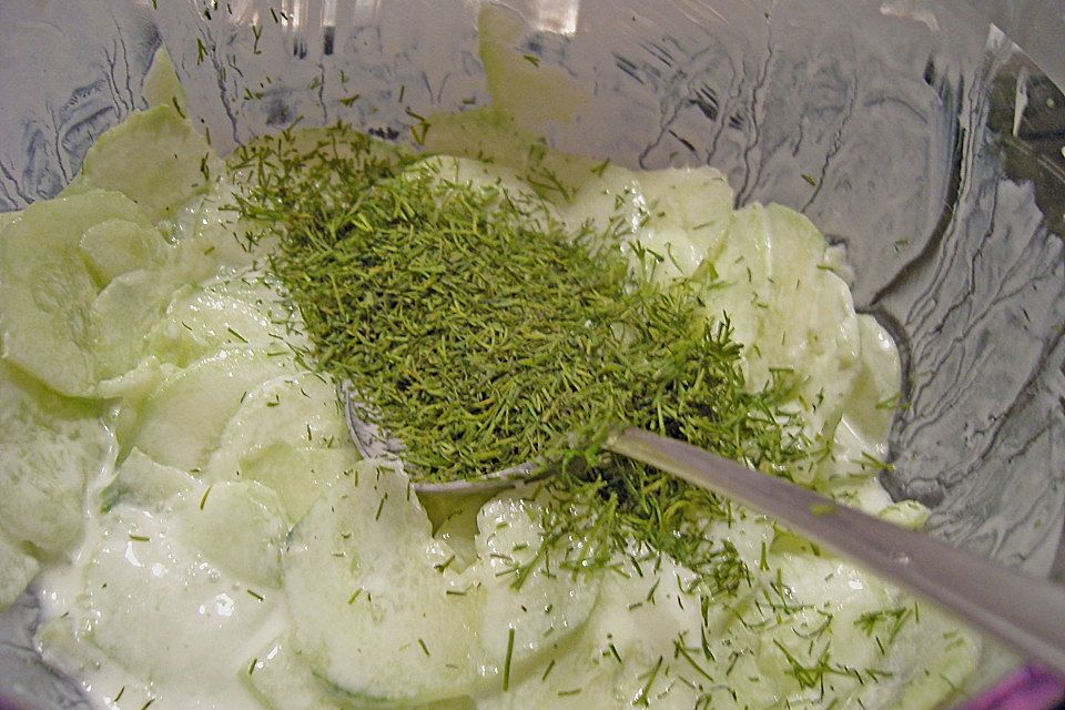 Gurkensalat mit Dill