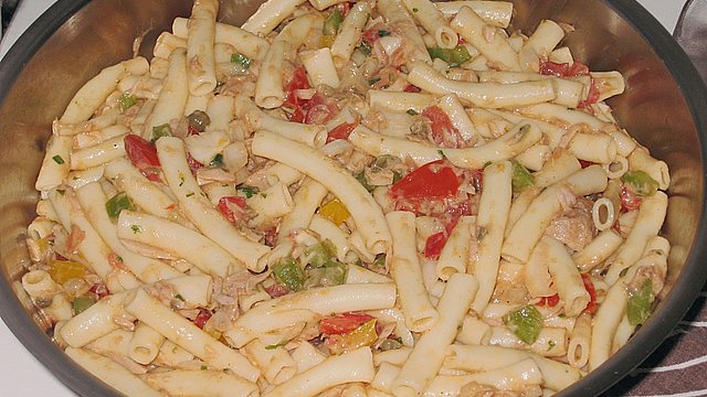 Spaghetti-Thunfisch-Salat von *Kristina* Spaghetti-Thunfisch-Salat von *Kristina*