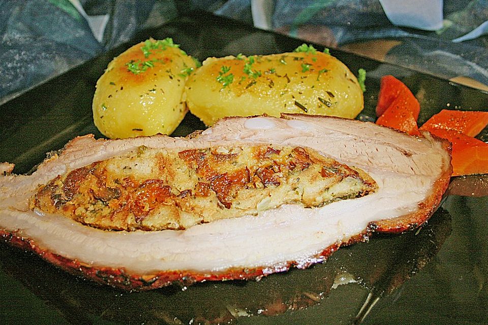 Schweinebauch mit pikanter Semmelfülle