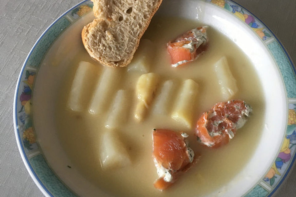 Spargelsuppe mit Räucherlachs