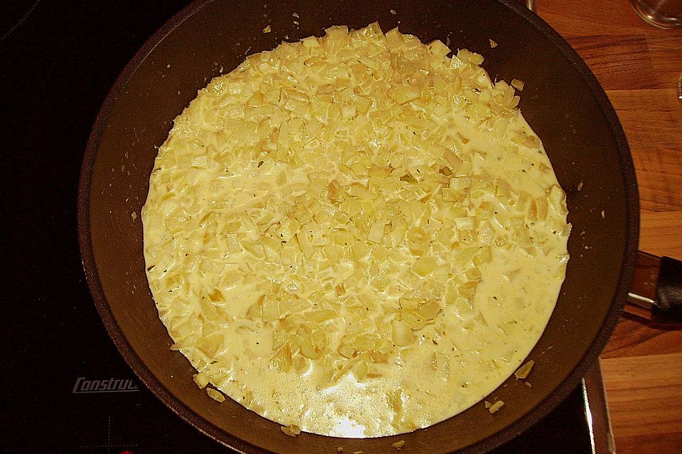 Nudeln in Fenchel - Käsesoße