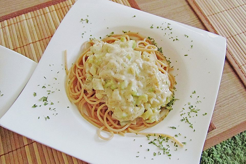 Nudeln in Fenchel - Käsesoße