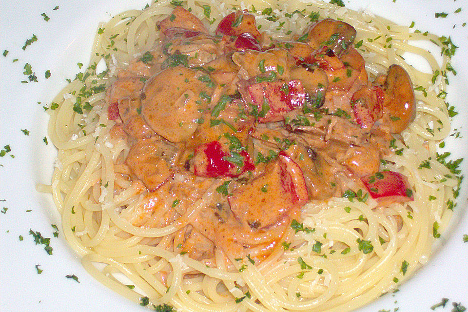 Spaghetti mit Paprika und Champignons