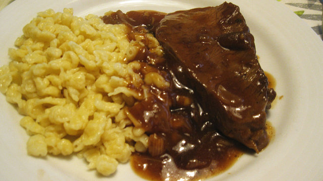 Rinderbraten mit würziger Rotweinsauce