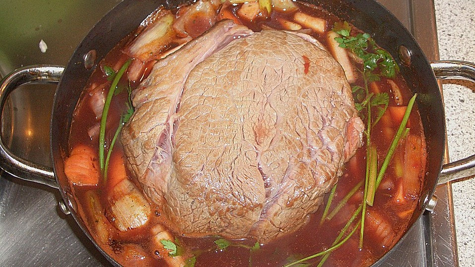 Rinderbraten mit würziger Rotweinsauce