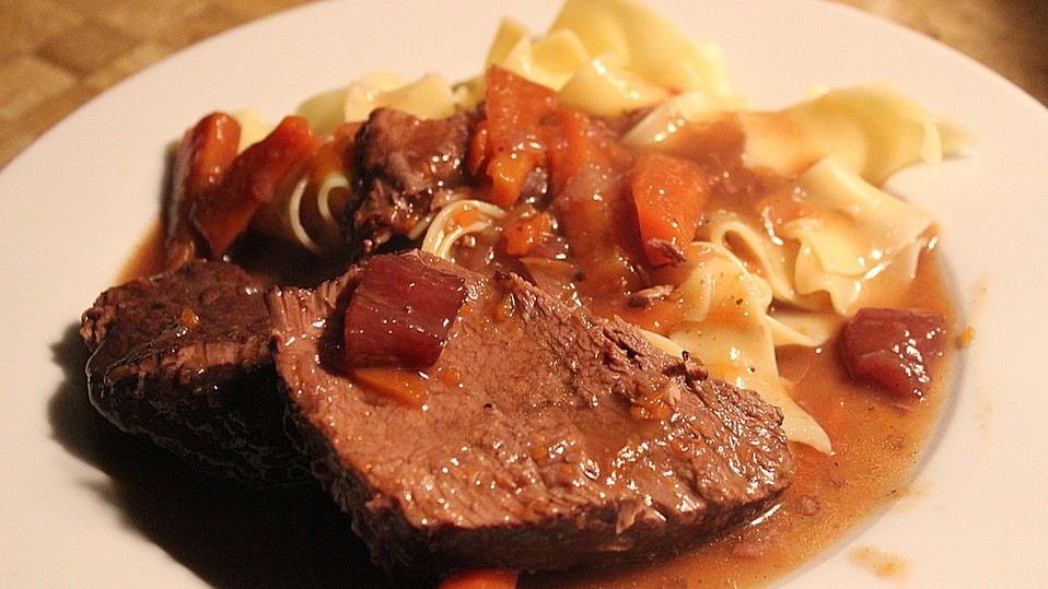 Rinderbraten mit würziger Rotweinsauce