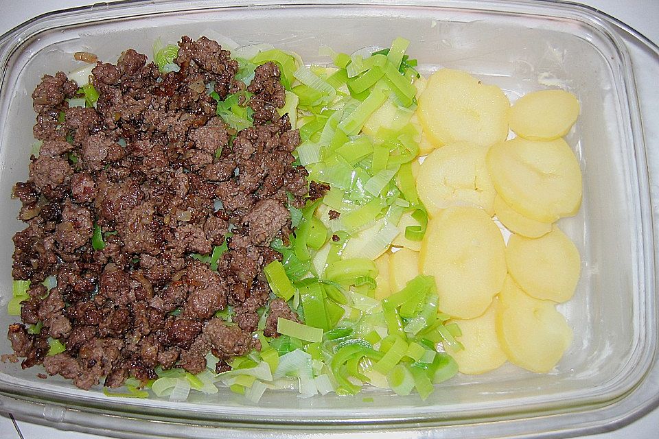 Kartoffel - Auflauf mit Hackfleisch und Porree