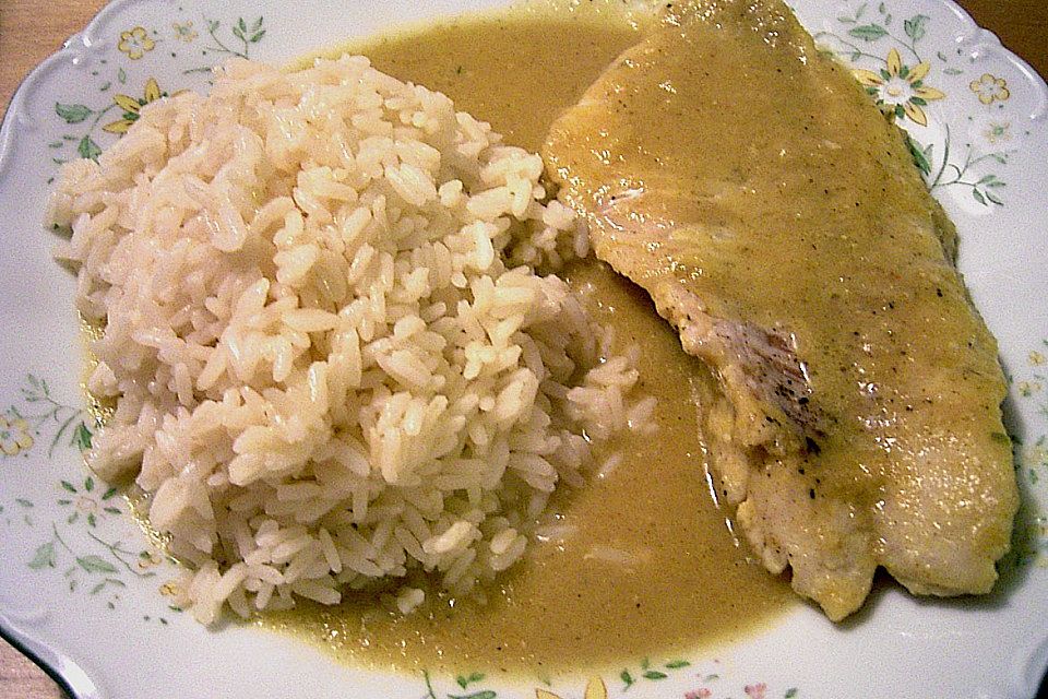 Fischfilet mit Curry - Zwiebel - Sauce