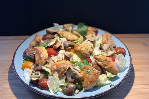 Salat mit Hähnchenstreifen von SnoopyAY | Chefkoch