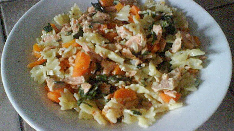 Schnelle Lachs - Nudel - Pfanne von staldi| Chefkoch