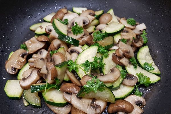 Zucchini - Champignon - Pfanne von zucchino | Chefkoch