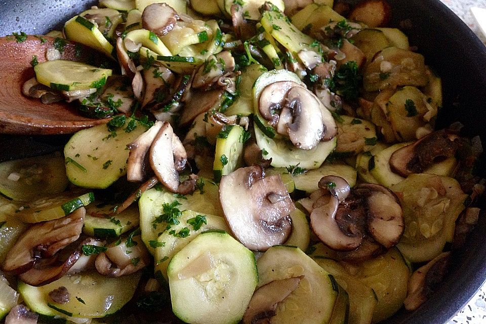 Zucchini-Champignon-Pfanne