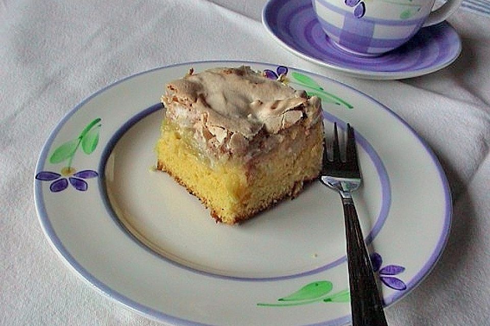 Rhabarberkuchen mit Mandelbaiser Rhabarberkuchen mit Mandelbaiser
