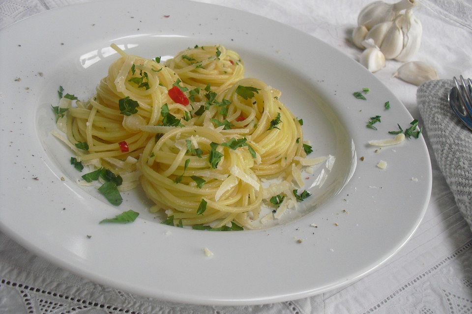 Spaghetti mit Knoblauch, Öl und Pfefferschote