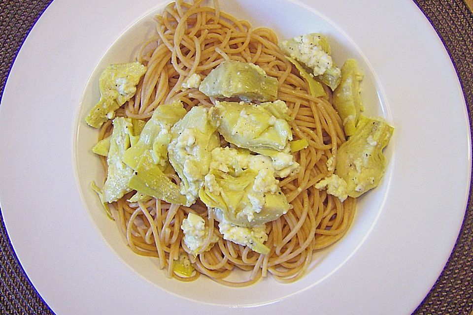 Spaghetti mit Artischocken und Schafskäse