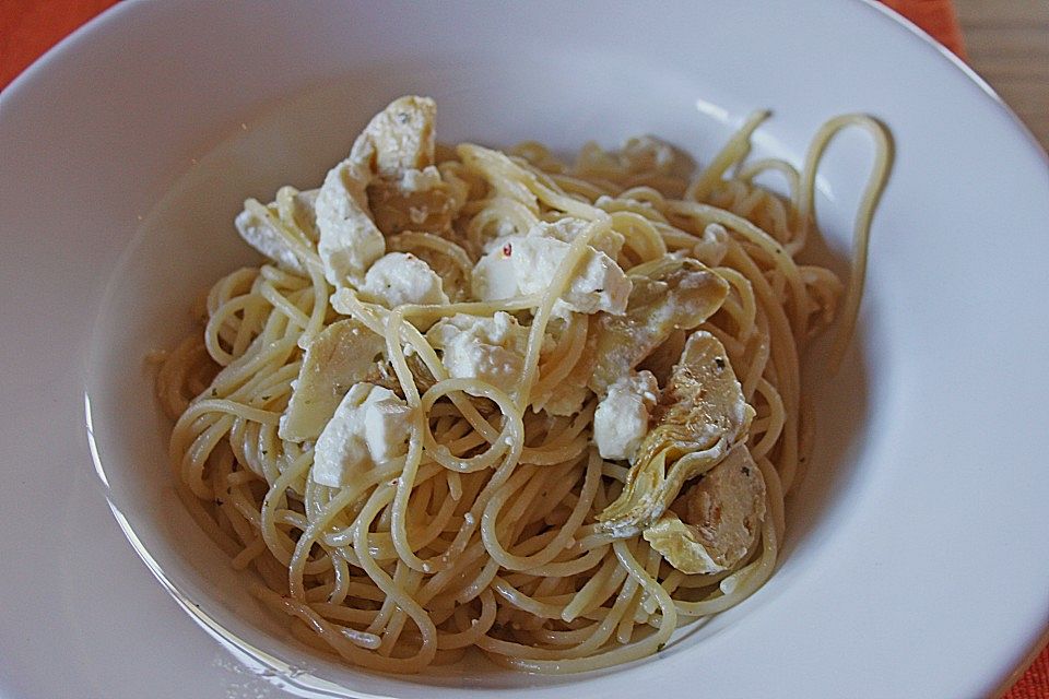 Spaghetti mit Artischocken und Schafskäse