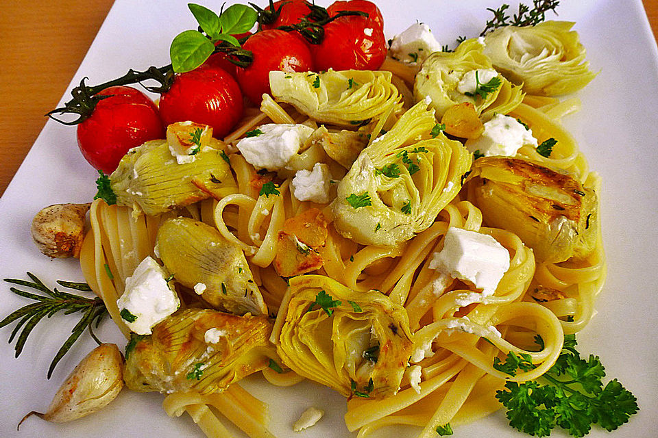 Spaghetti mit Artischocken und Schafskäse