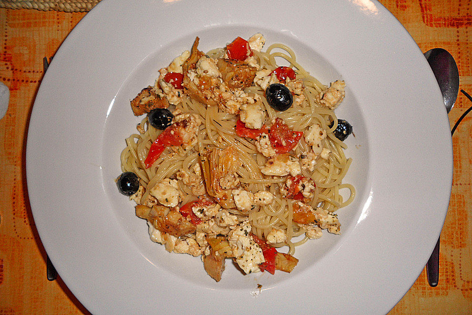 Spaghetti mit Artischocken und Schafskäse