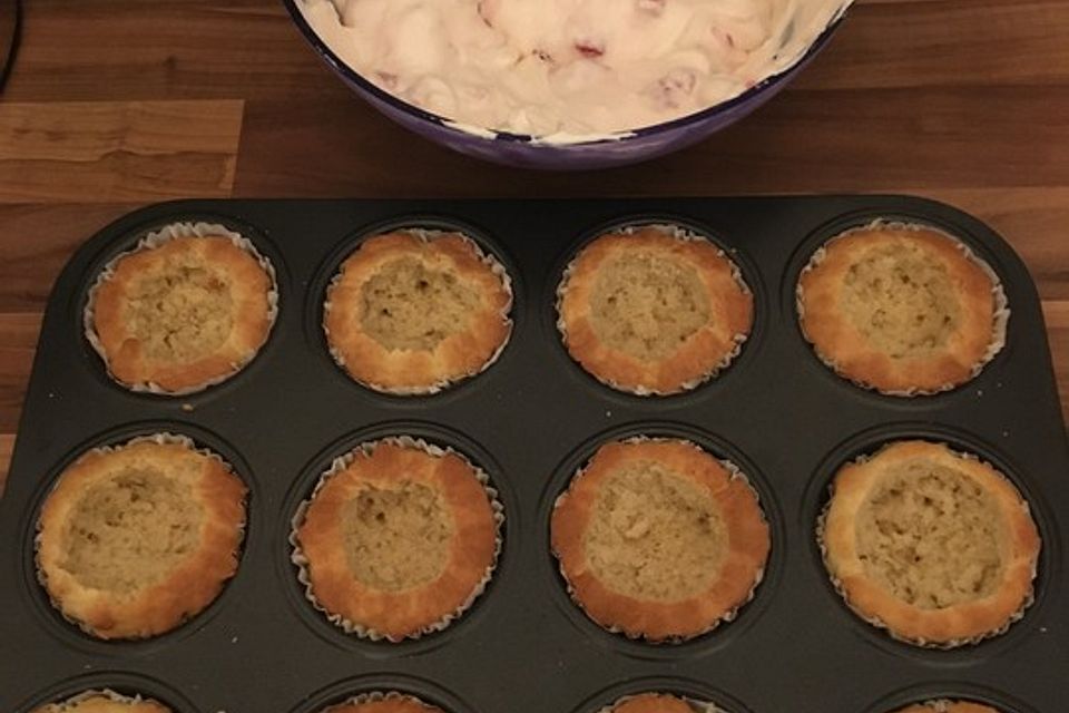 Erdbeertörtchen mit Quarksahne