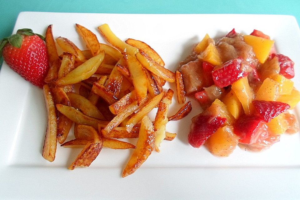 Karamellkartoffeln mit Rhabarber, Erdbeeren und Pfirsich