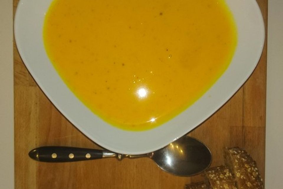 Leichte Curry - Kürbiscreme - Suppe