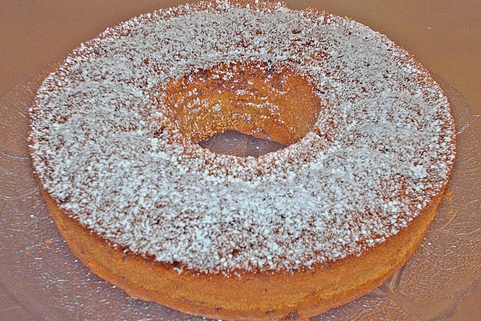 Eierlikörkuchen mit Schokostreuseln