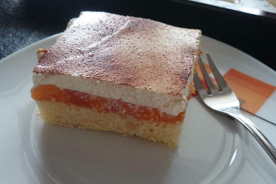 Fantakuchen mit Früchtefüllung