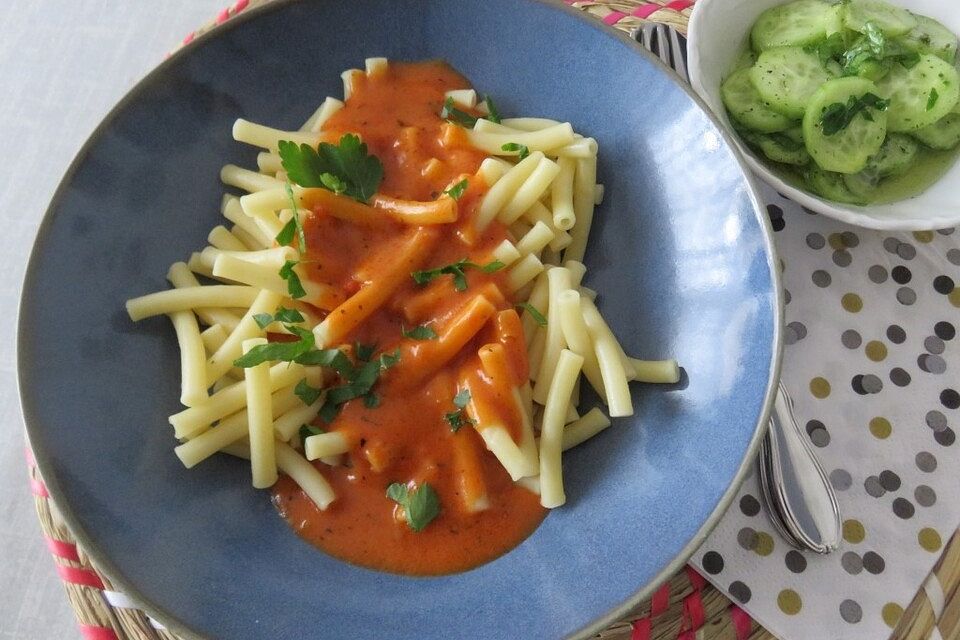 Omas Tomatensauce mit Makkaroni