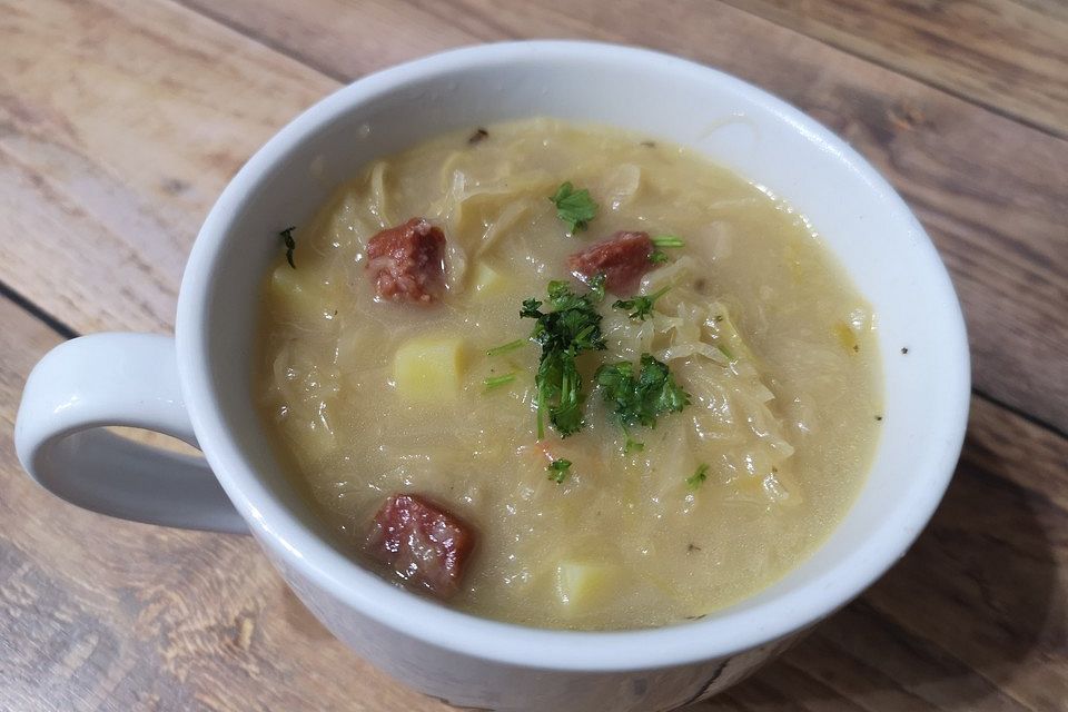 Sauerkraut-Wurstsuppe Sauerkraut-Wurstsuppe