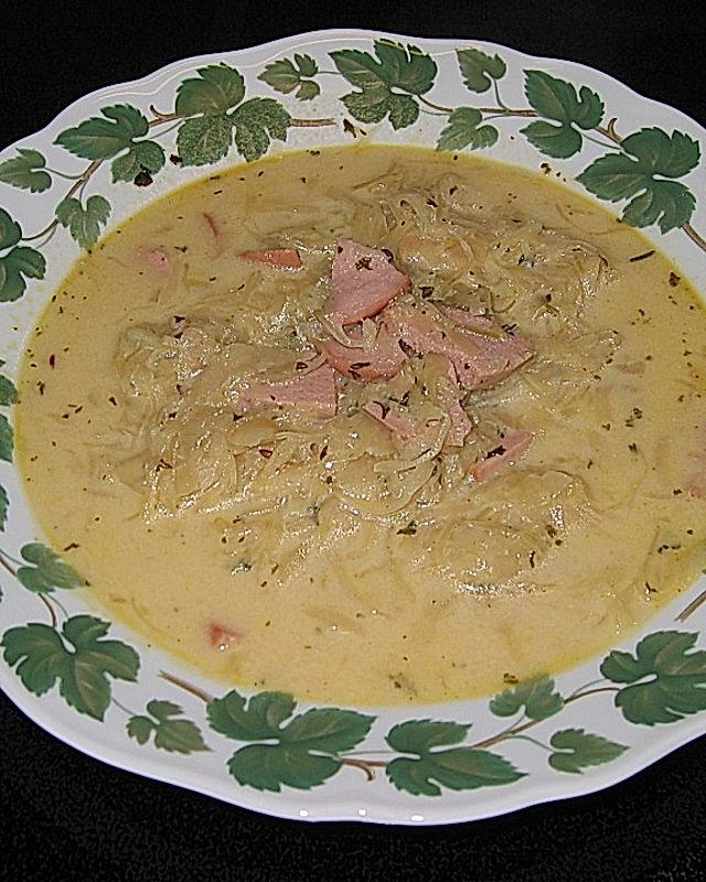 Sauerkraut-Wurstsuppe