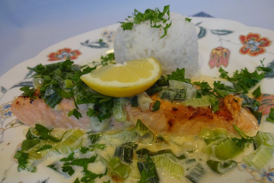 Lachs in Frühlingszwiebel-Sahne-Sauce