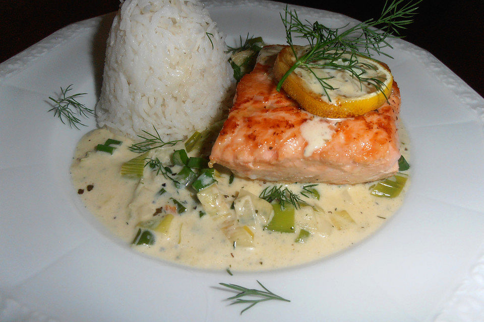 Lachs in Frühlingszwiebel-Sahne-Sauce