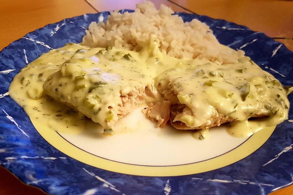 Lachs in Frühlingszwiebel-Sahne-Sauce