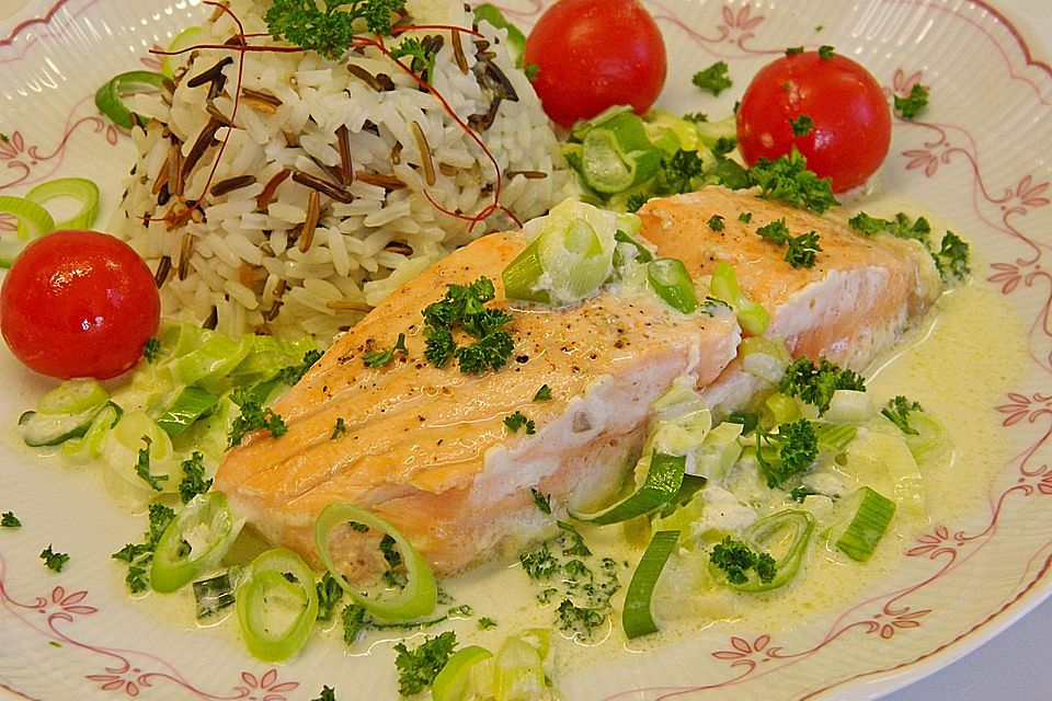 Lachs in Frühlingszwiebel-Sahne-Sauce