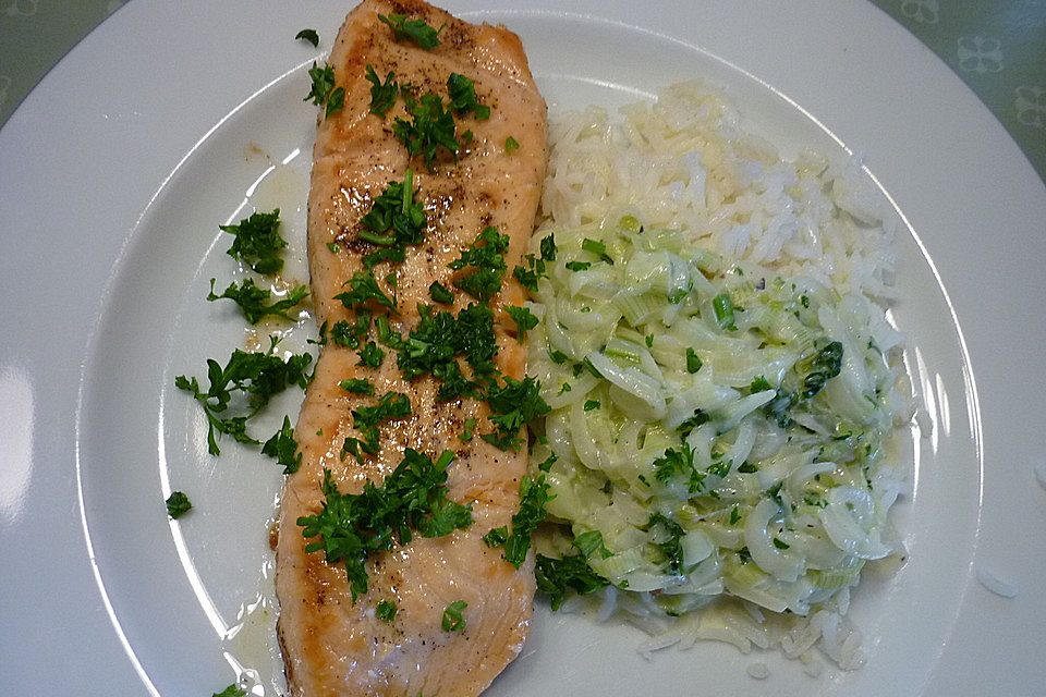 Lachs in Frühlingszwiebel-Sahne-Sauce