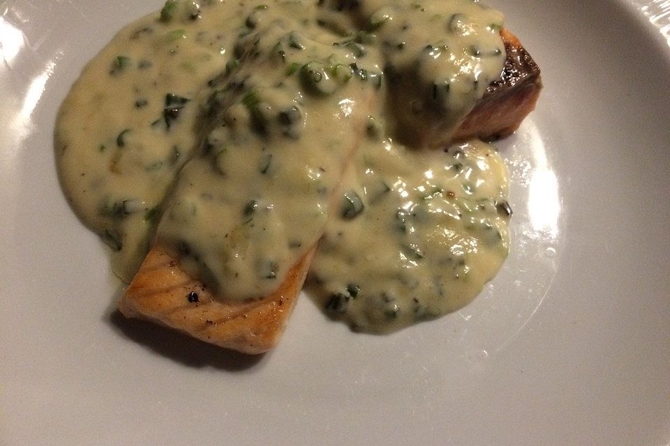 Lachs in Frühlingszwiebel-Sahne-Sauce