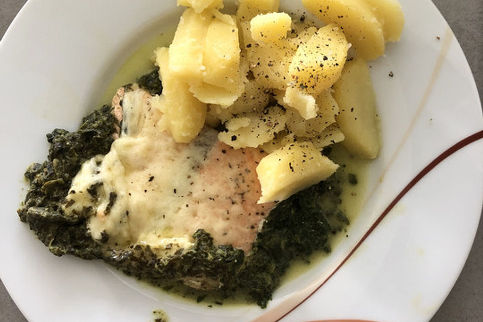 Lachs mit Spinat und Mozzarella in Alufolie