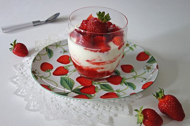 Früchte Nachtisch mit Joghurt und Sahne von DasLenchen88| Chefkoch