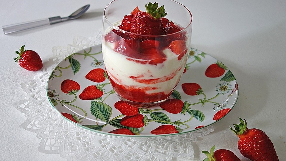 Fruchte Nachtisch Mit Joghurt Und Sahne Von Daslenchen Chefkoch